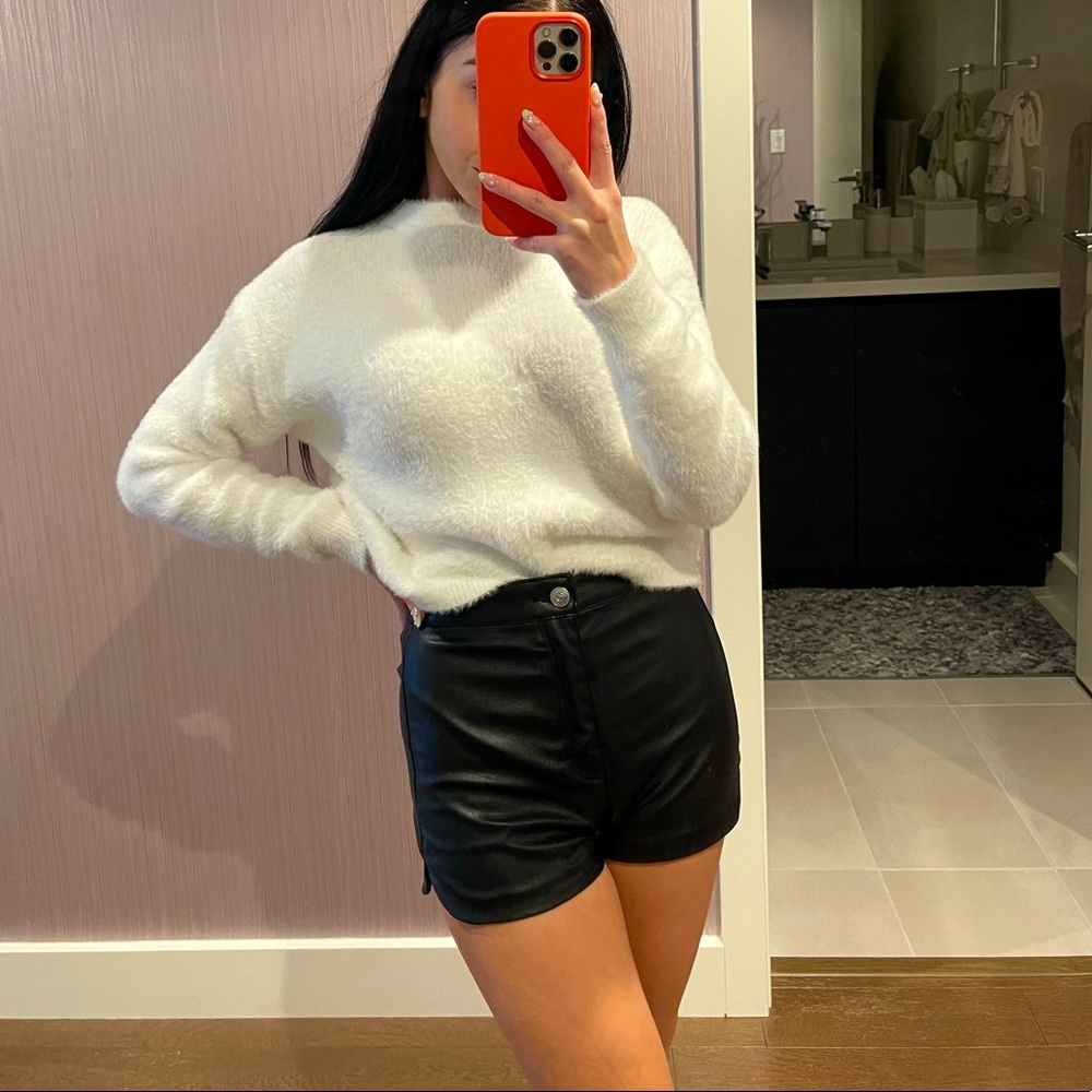 Leather shorts faux leather high waisted H&M size 0 / 32 🪄